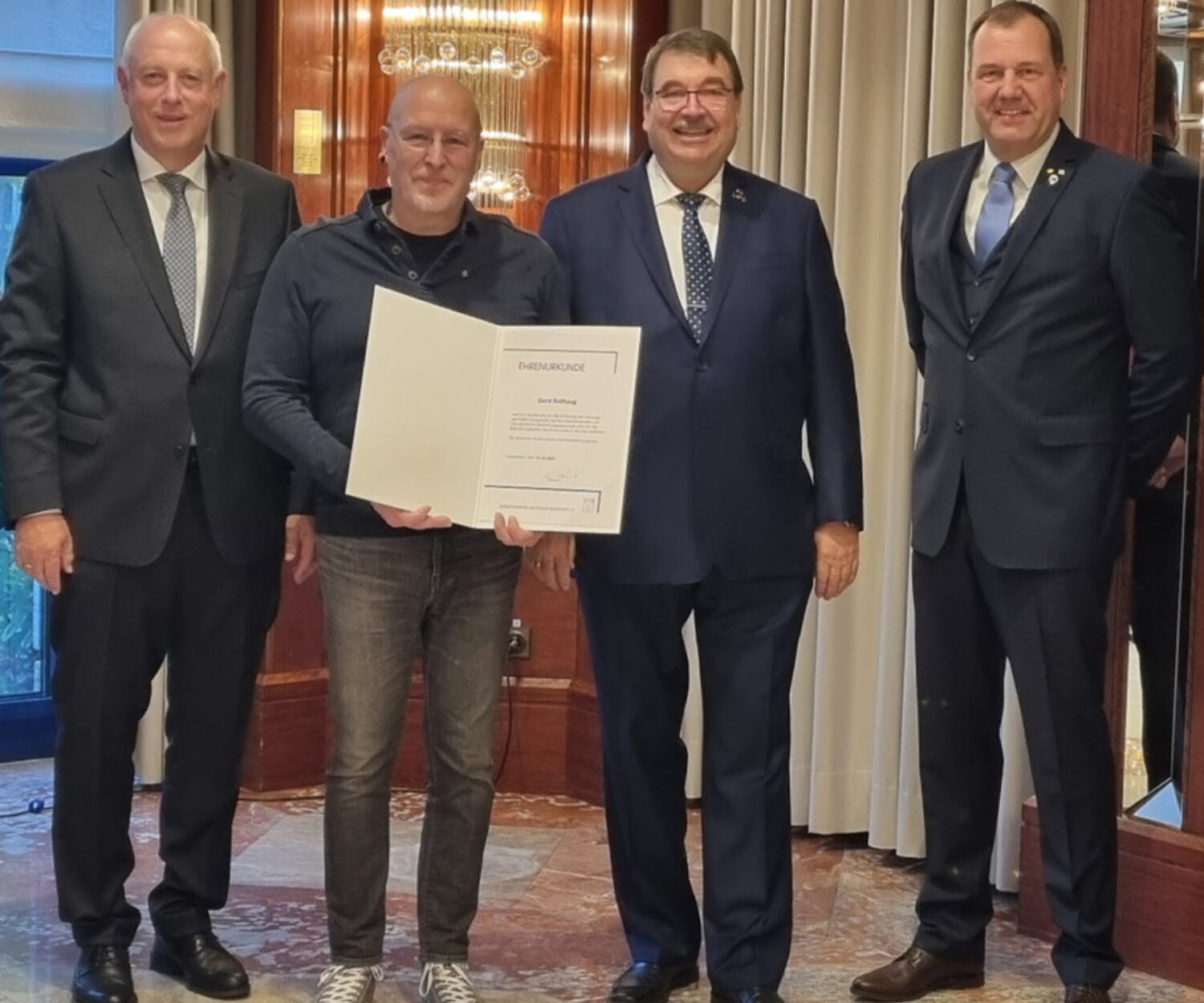 Ehrennadel Gerd Rothaug Bundesverband Deutscher Bestatter