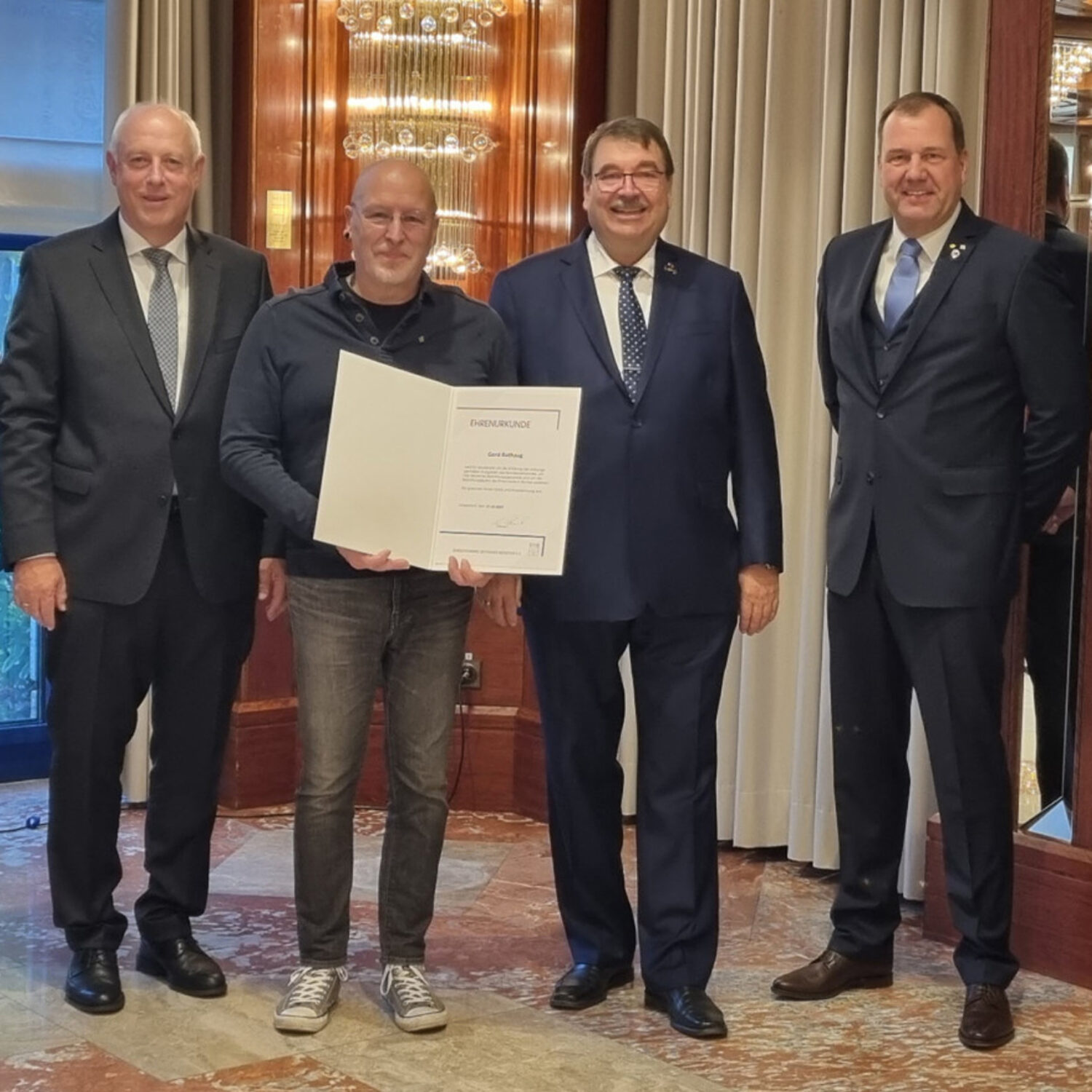 Ehrennadel Gerd Rothaug Bundesverband Deutscher Bestatter